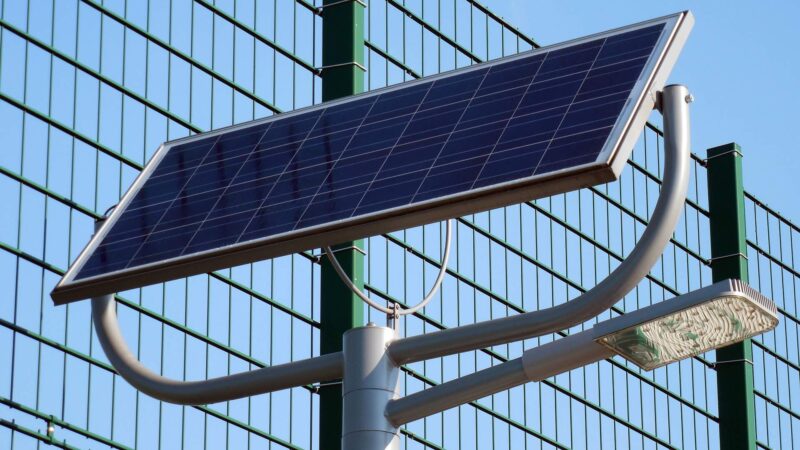 Proyecto de alumbrado público con paneles solares